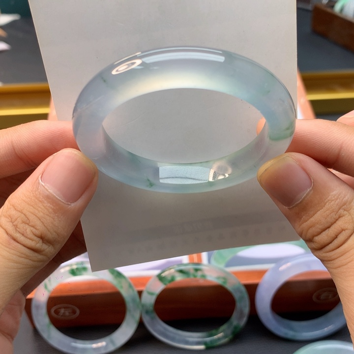 翡翠手镯未镶嵌正