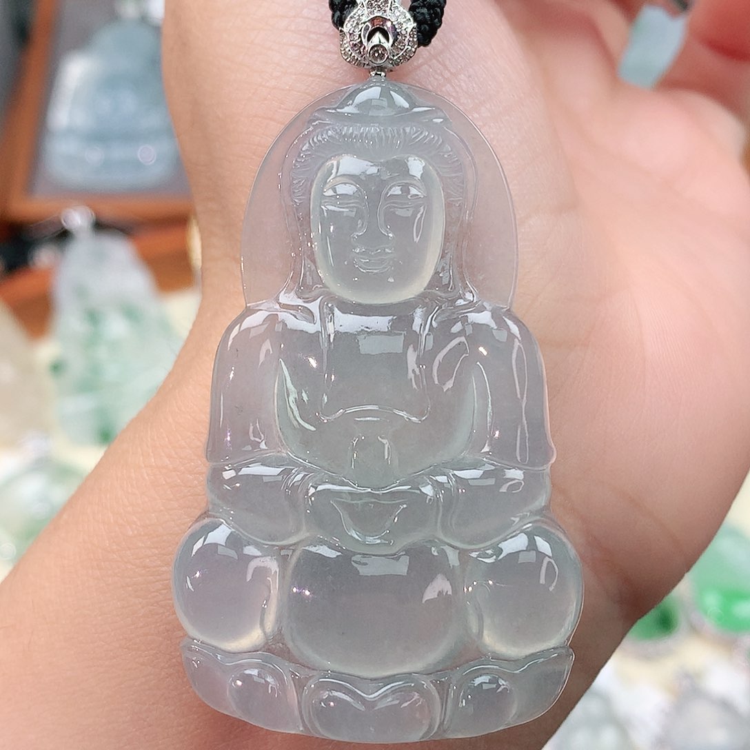 颈饰18K金镶嵌翡翠观音