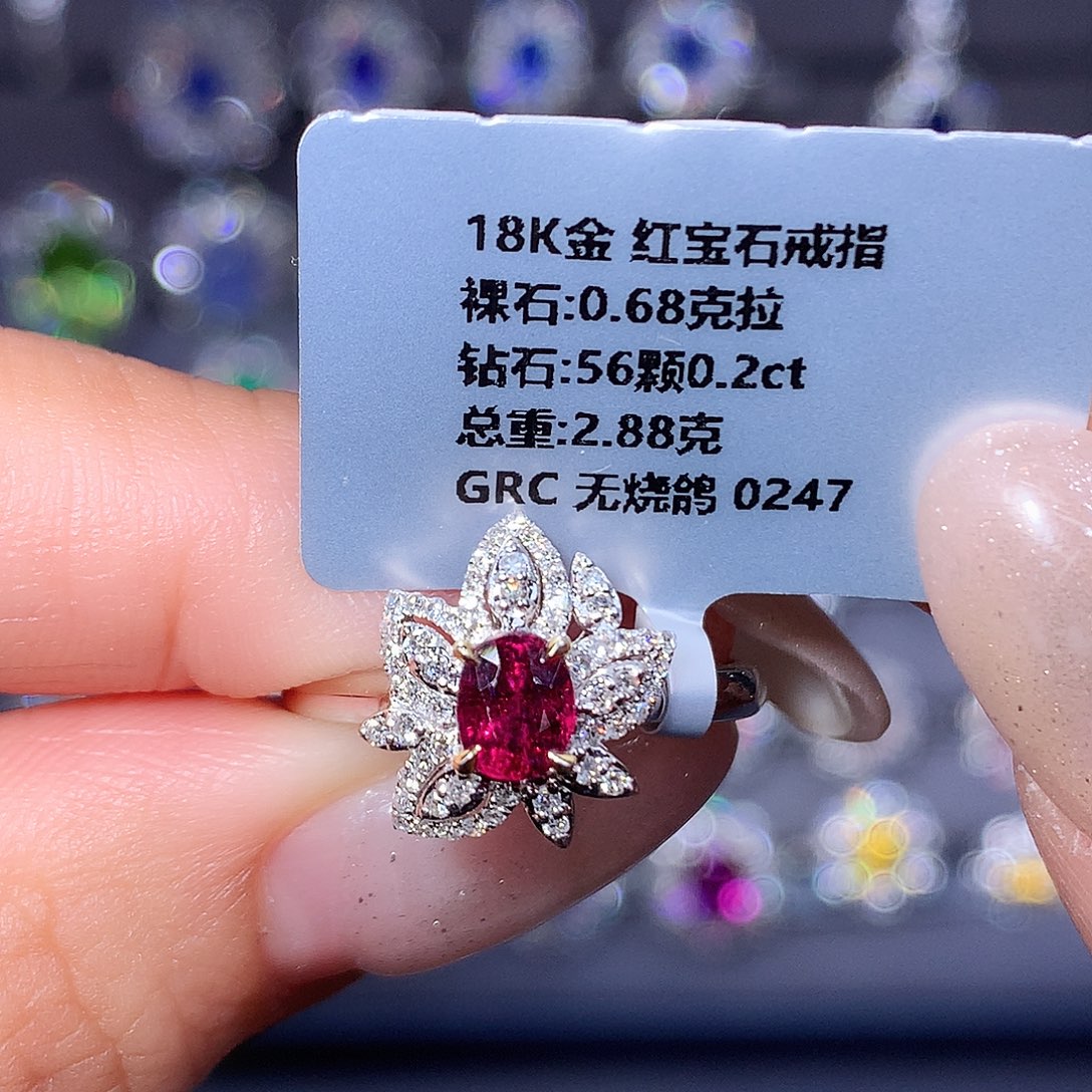 18K金镶嵌戒指红宝石