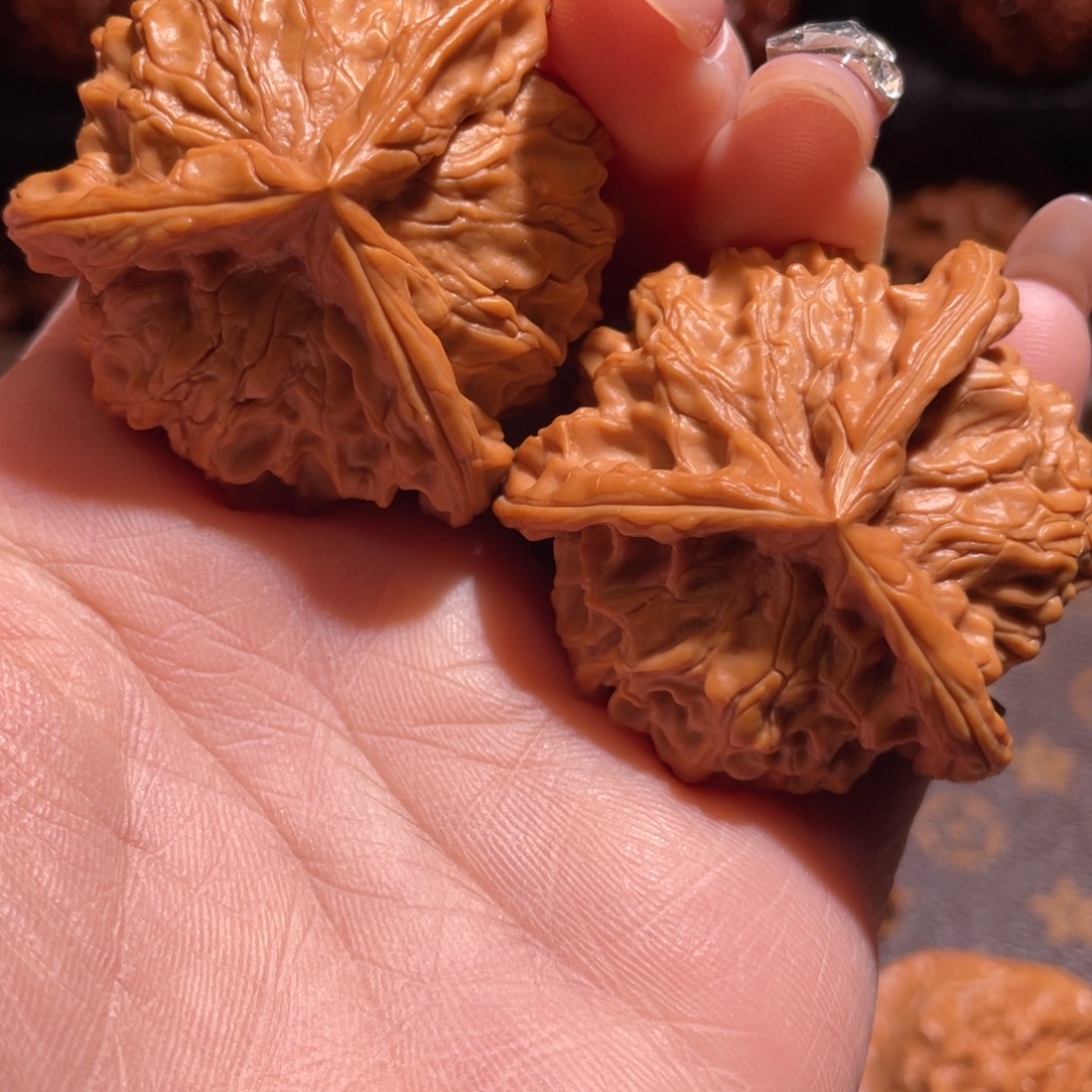 一***生吊坠文玩核桃三棱