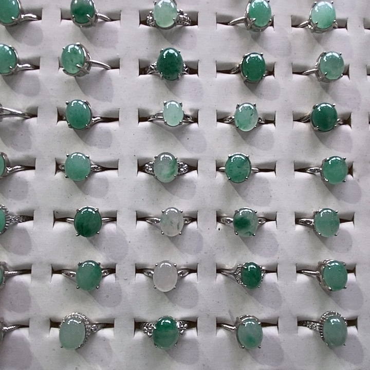 石英质玉（非洲翠）未镶嵌耳坠