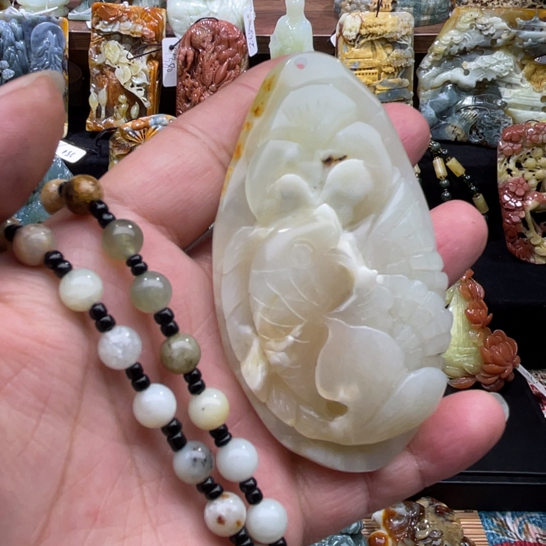 蛇纹石玉未镶嵌颈饰