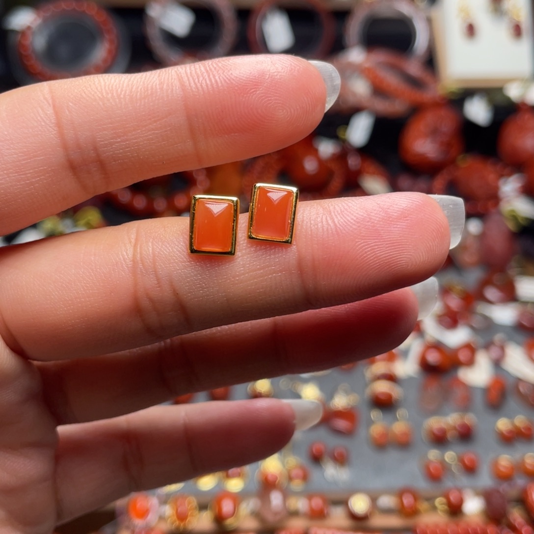 南红玛瑙银S925镶嵌保山方糖耳钉