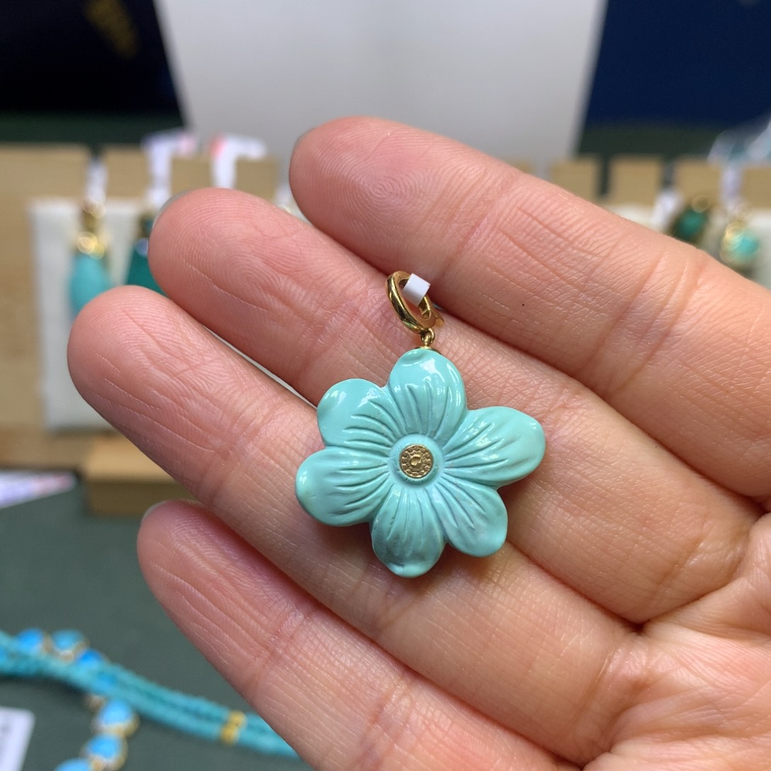 绿松石挂件18K金镶嵌