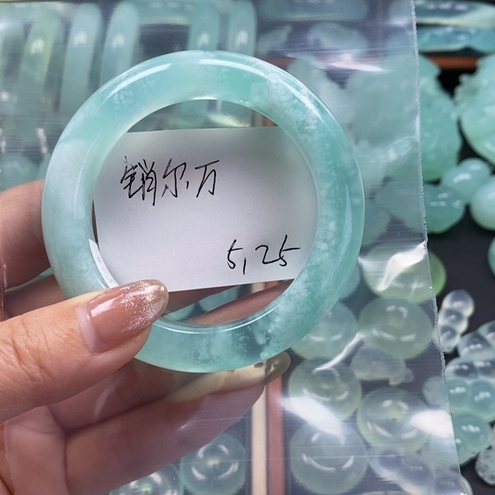 蛇纹石玉未镶嵌手镯销***愁