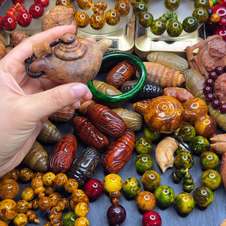 松木琥珀木文玩把件