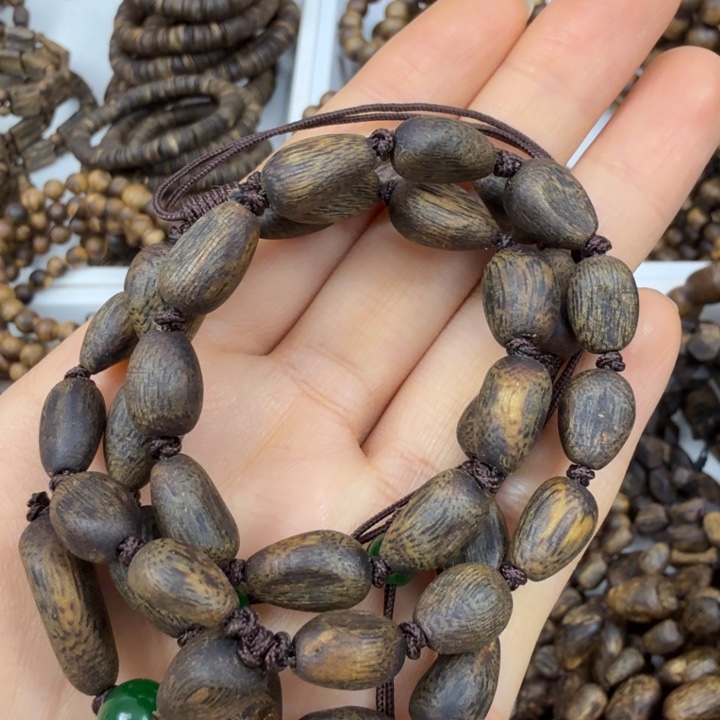 沉香手串墨**青沉香绿奇楠随型瓜子沉水