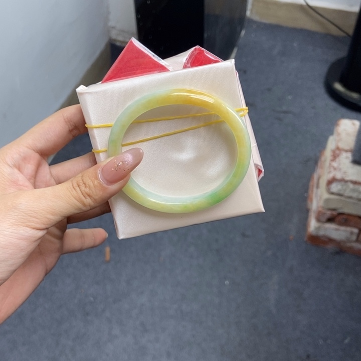 翡翠未镶嵌手镯吾***_56贵妃