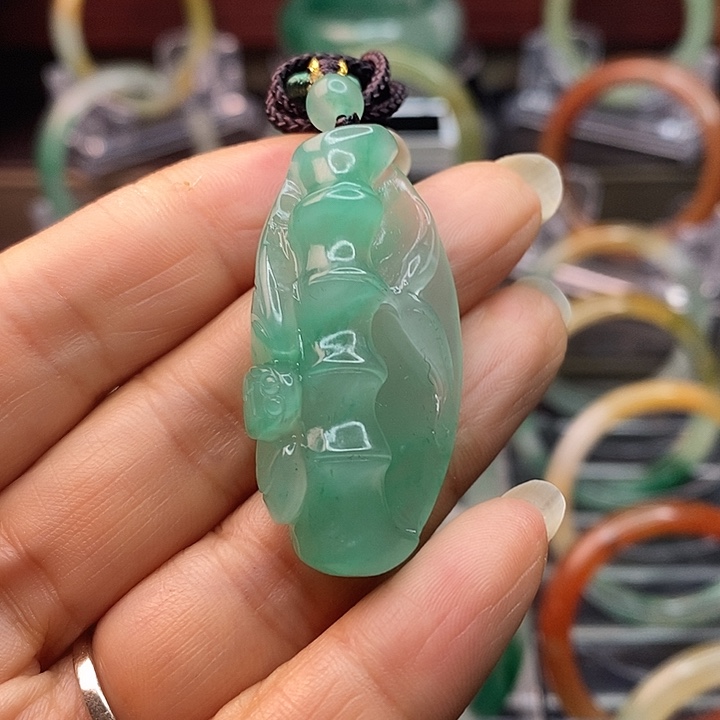 石英质玉颈饰未镶嵌