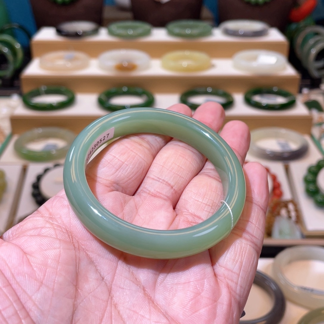 和田玉收藏级碧玉粉青手镯53未镶嵌