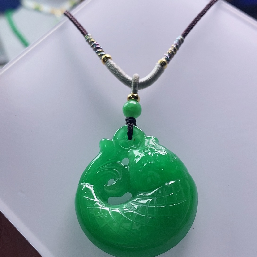 翡翠未镶嵌吊坠(赠链)