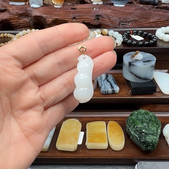 和田玉（糖玉）未镶嵌颈饰