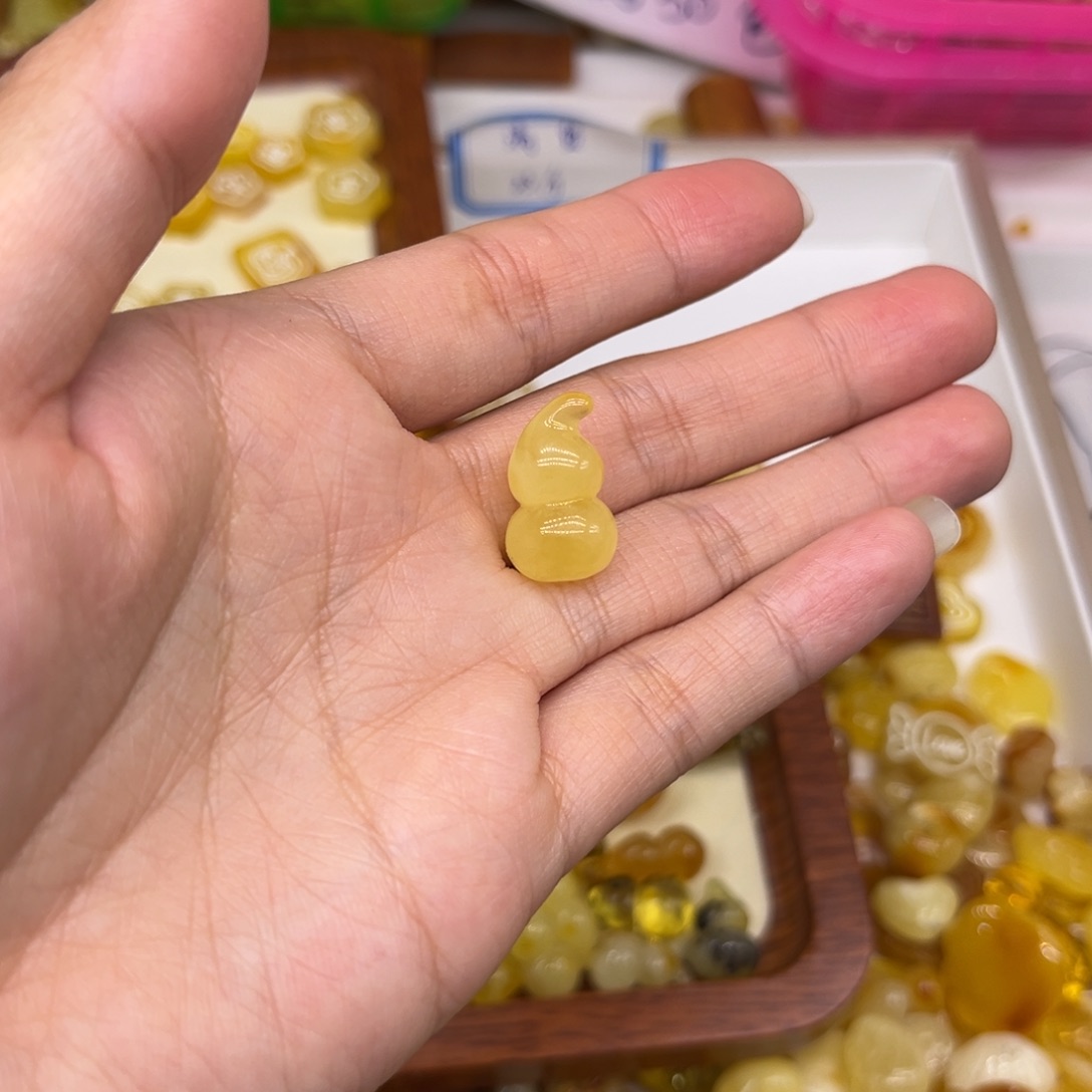 琥珀裸石未镶嵌梁*瘦琥珀