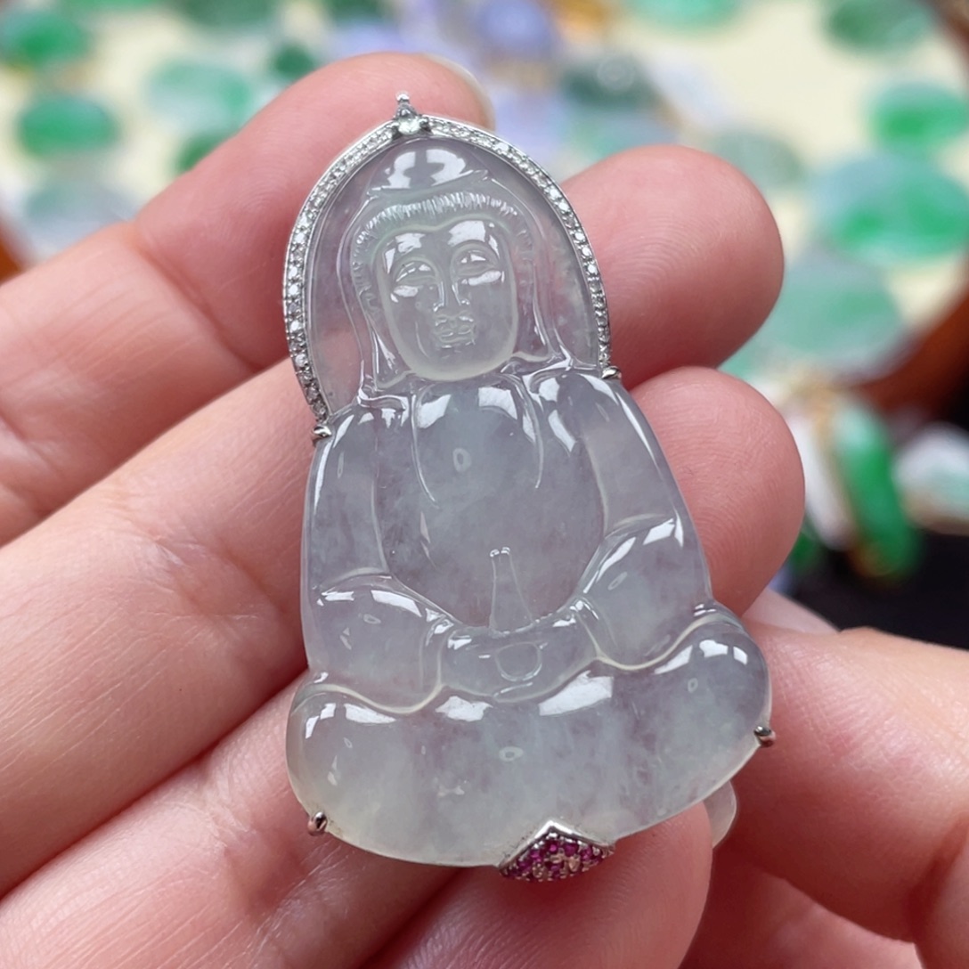 颈饰18K金镶嵌翡翠观音