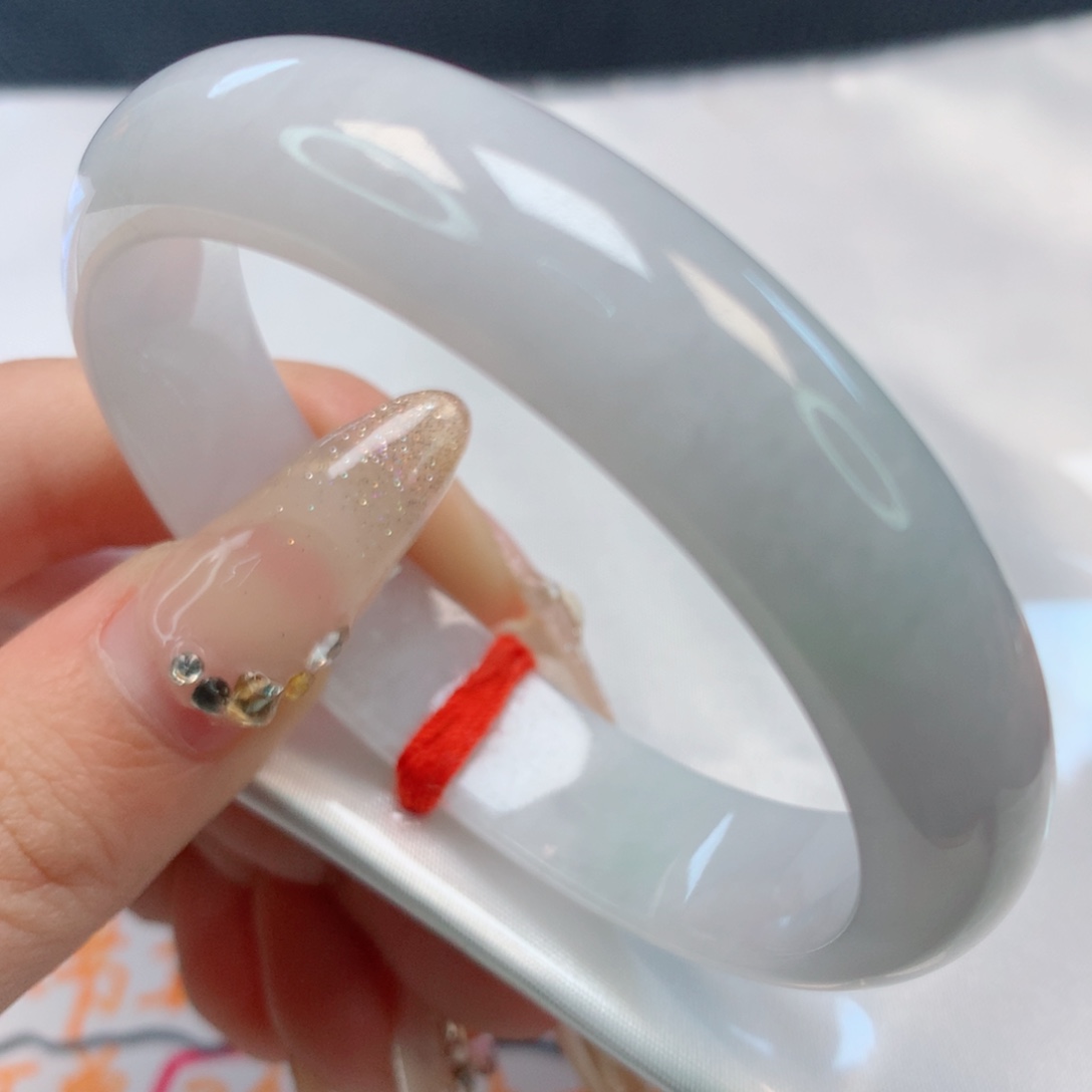 【闪购商品】翡翠手镯未镶嵌53+贵妃