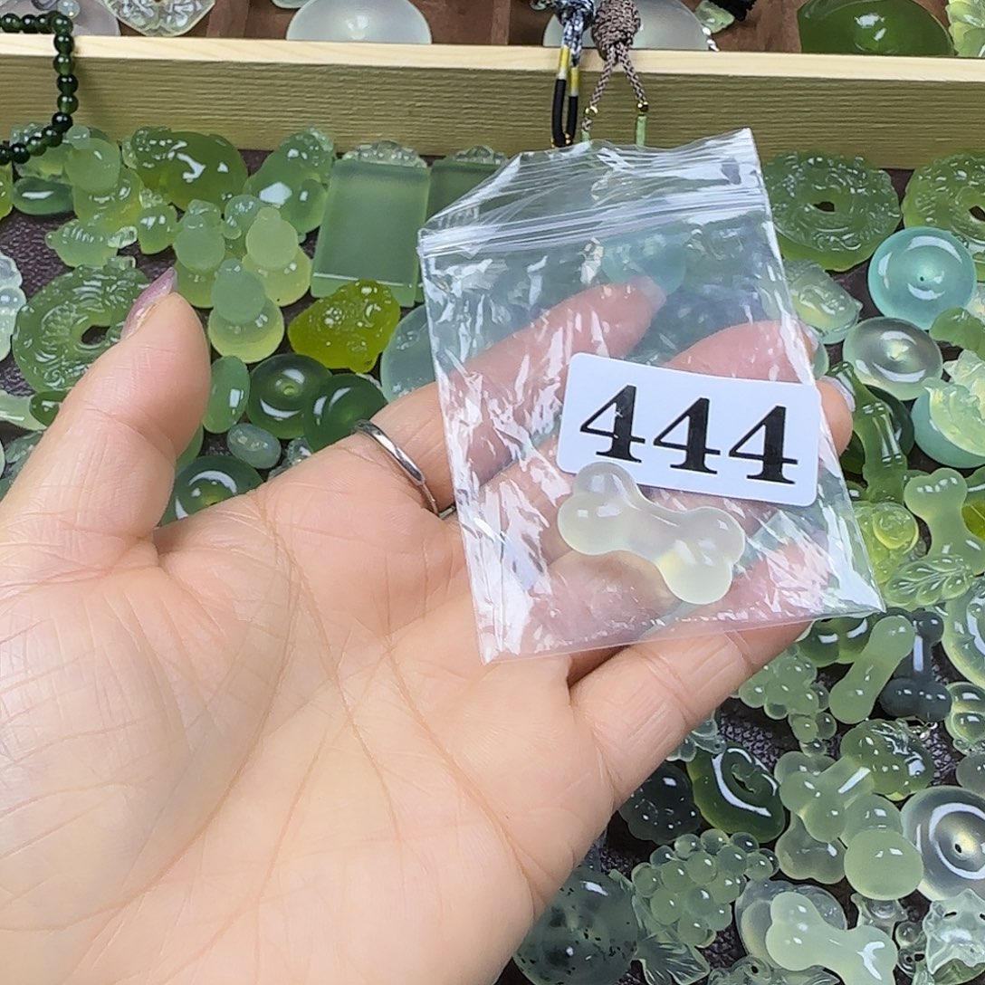 榆***-蛇纹石玉未镶嵌岫玉吊坠