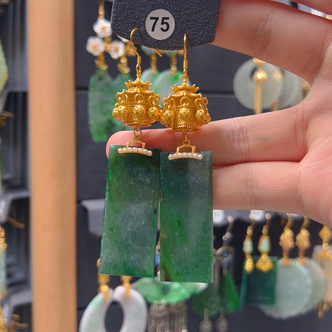 未镶嵌翡翠耳饰翡翠