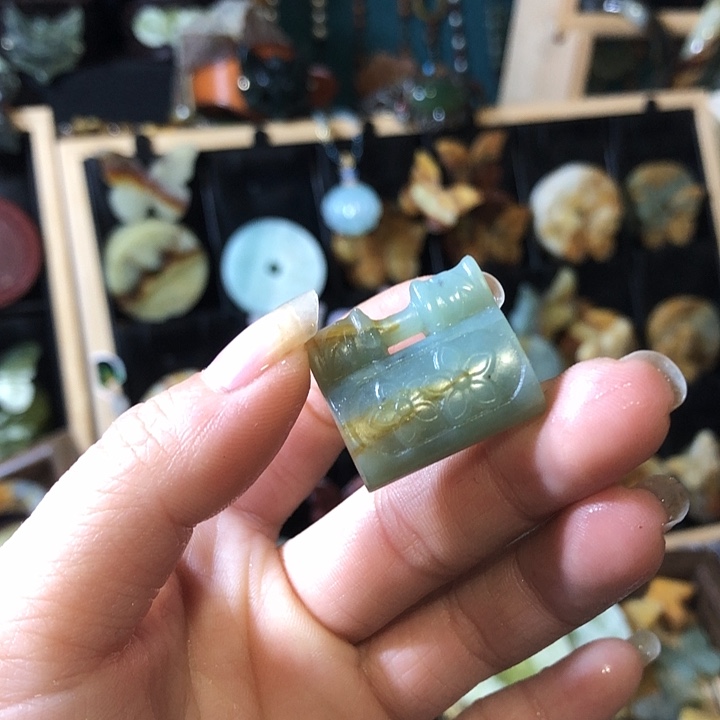 岫玉未镶嵌岫玉挂件