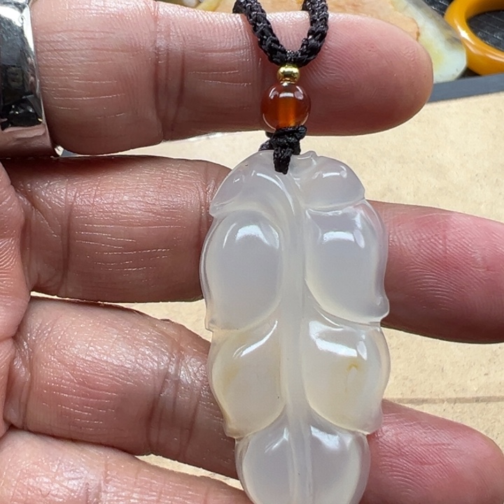 石英质玉（黄龙玉）颈饰未镶嵌