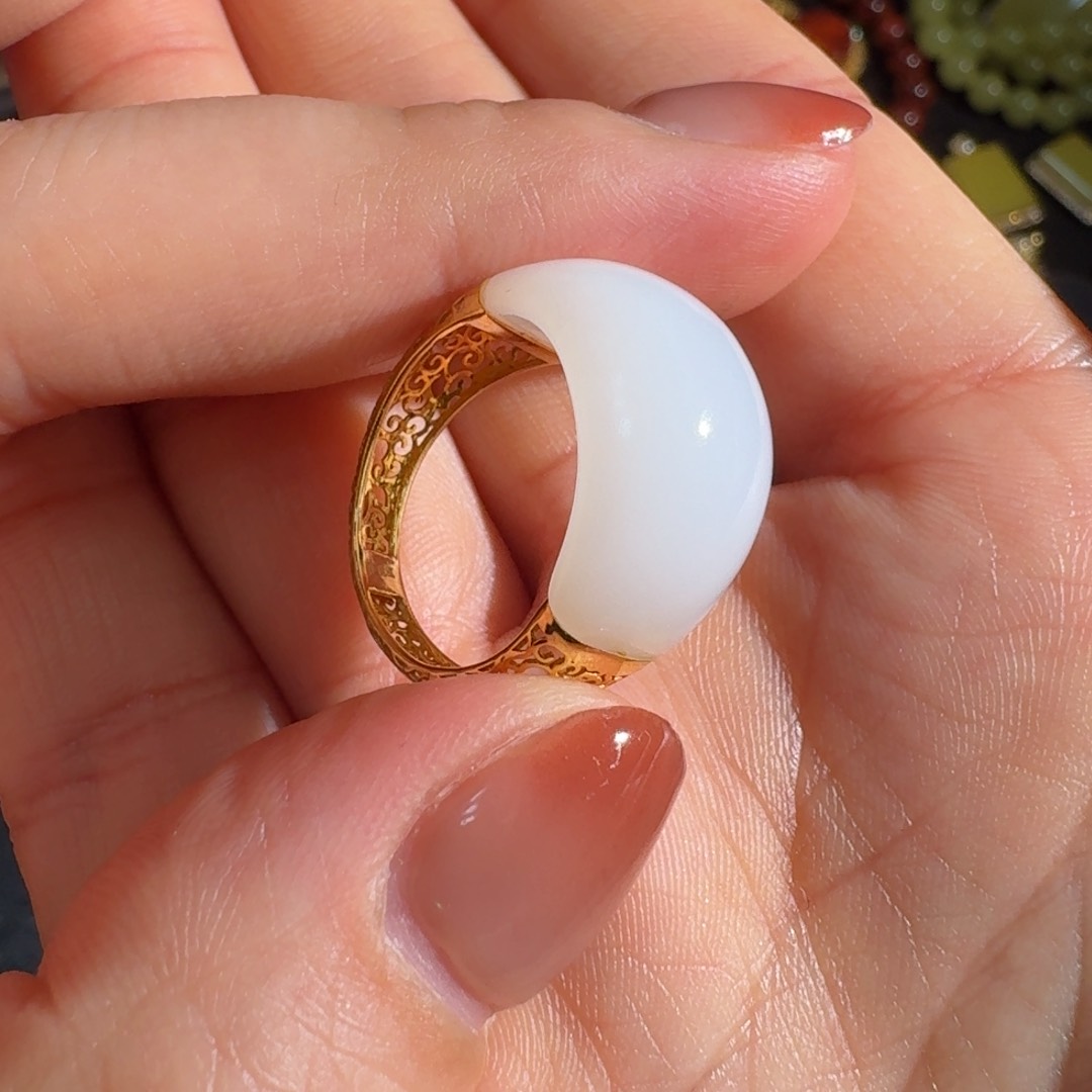 和田玉（白玉）馒头戒18K金镶嵌爱****境