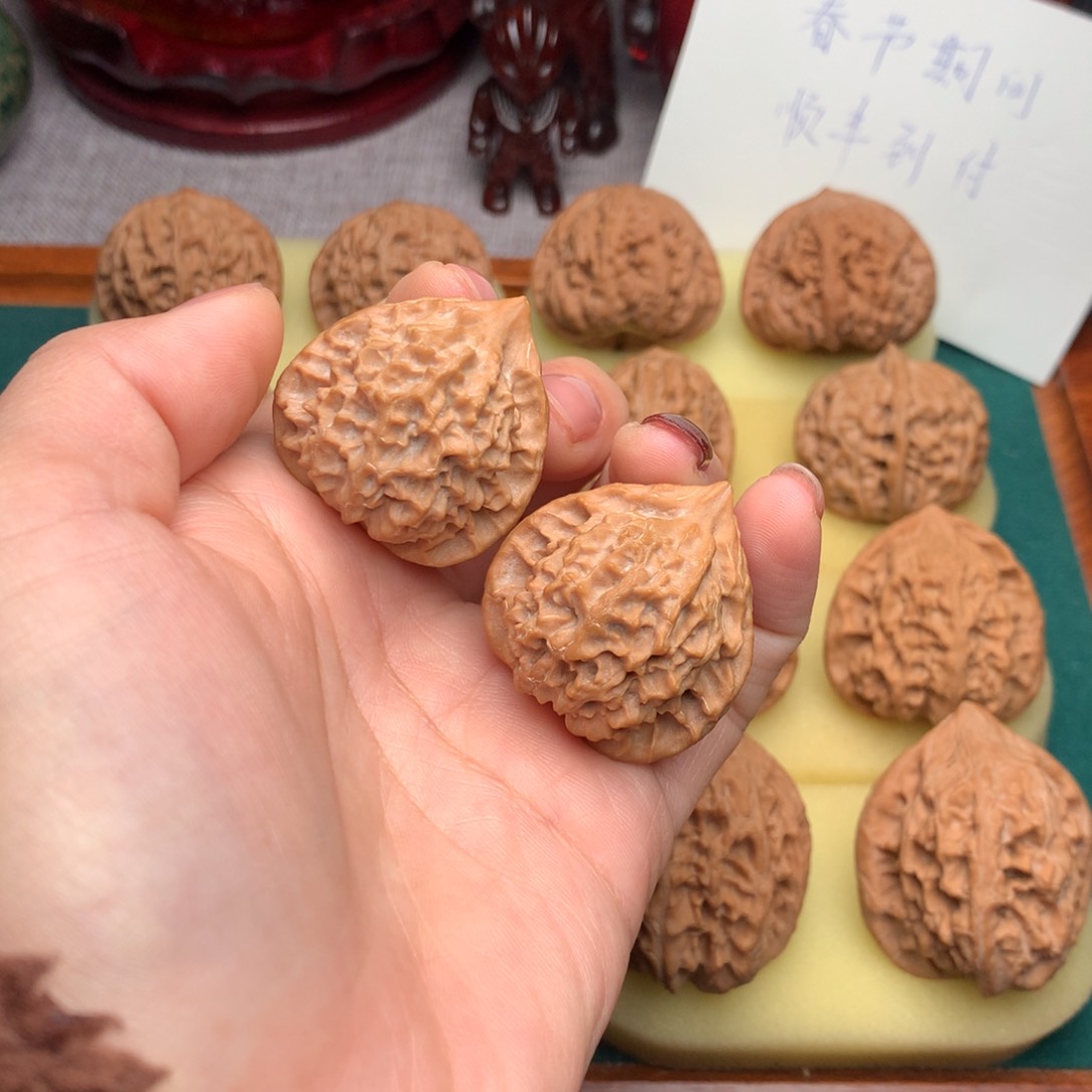 文玩核桃把件珊瑚塔