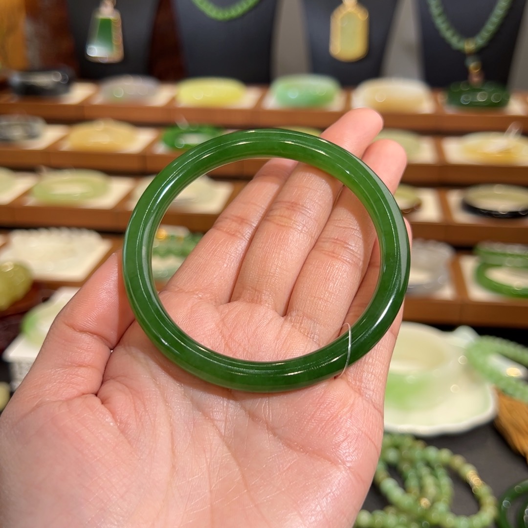 和田玉手镯未镶嵌美人条俄碧60