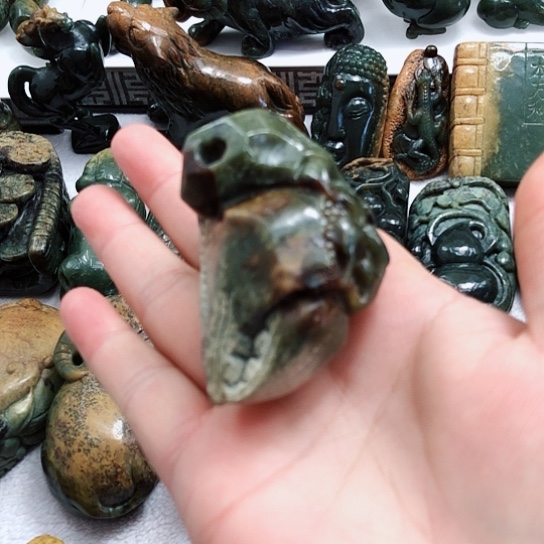 岫岩河磨玉（透闪石质玉）把件未镶嵌