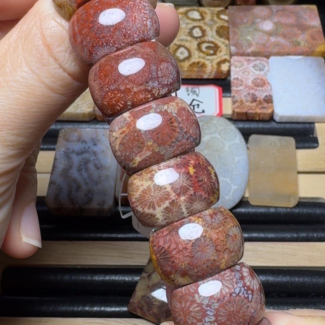 硅化玉浓郁的紫红色系，18片未镶嵌