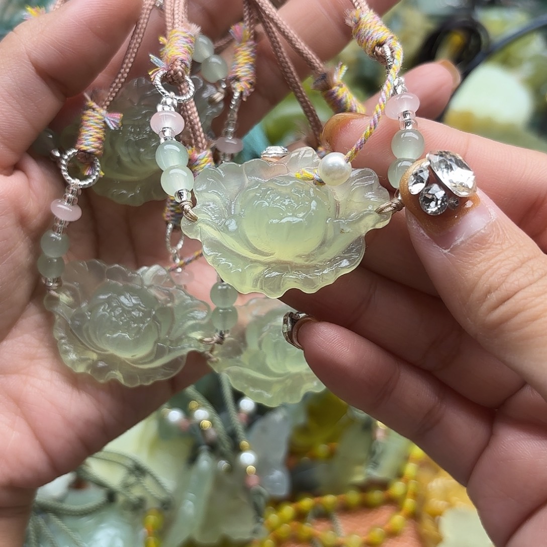 善***缘蛇纹石玉未镶嵌吊坠