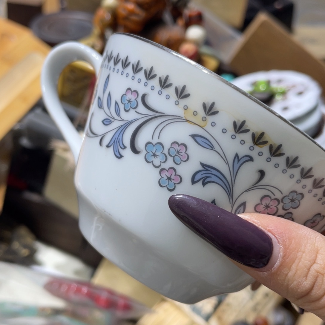 紫砂茶杯和*牌子帽子