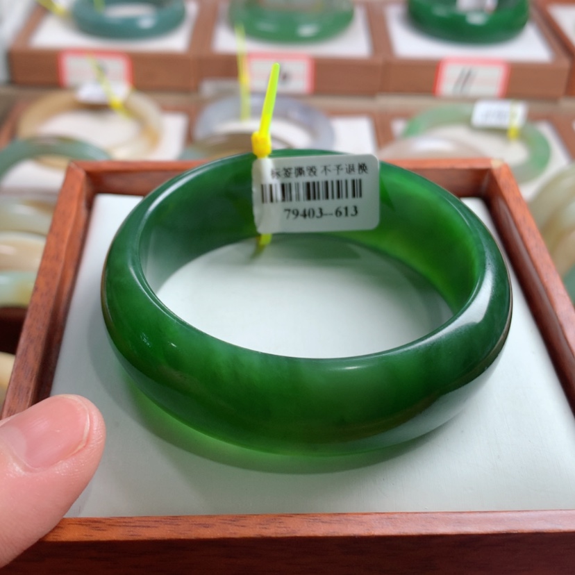 【闪购商品】和田玉手镯未镶嵌57