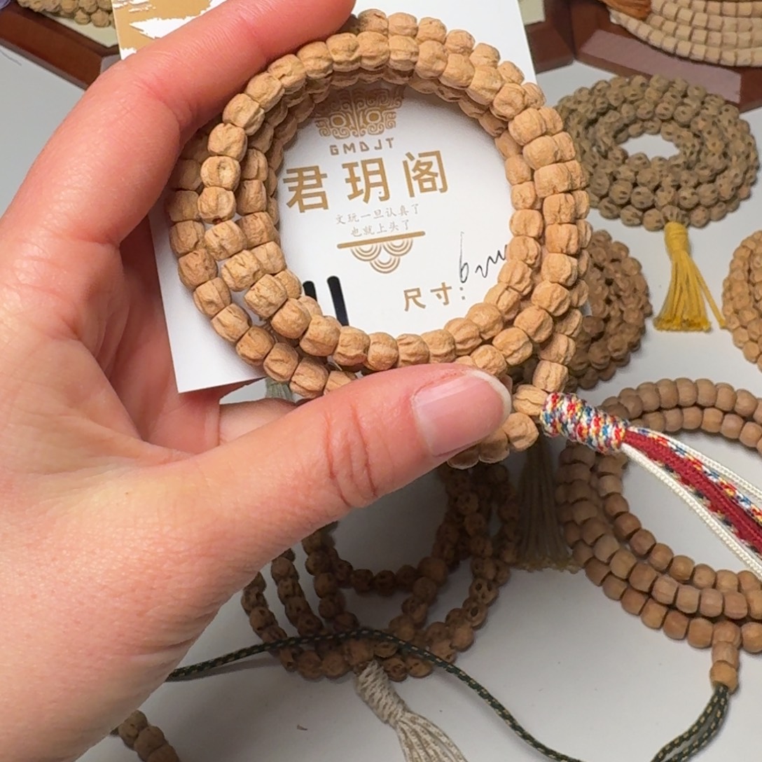 钱***锦柏香籽/百香籽吊坠