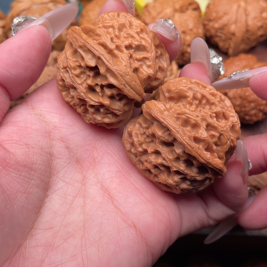 文玩核桃吊坠红皮苹果41克重43