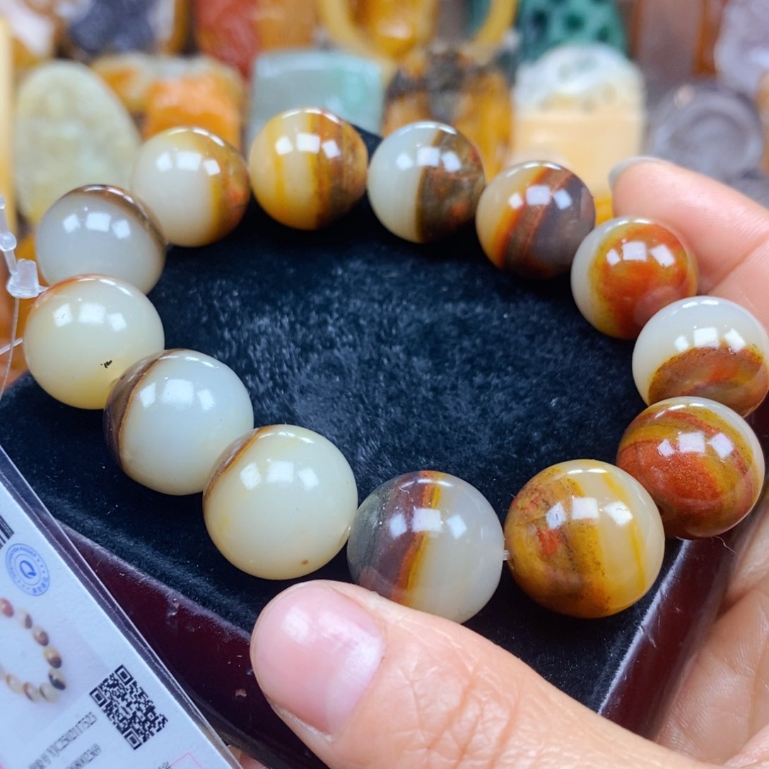 石英质玉（黄龙玉）未镶嵌颈饰