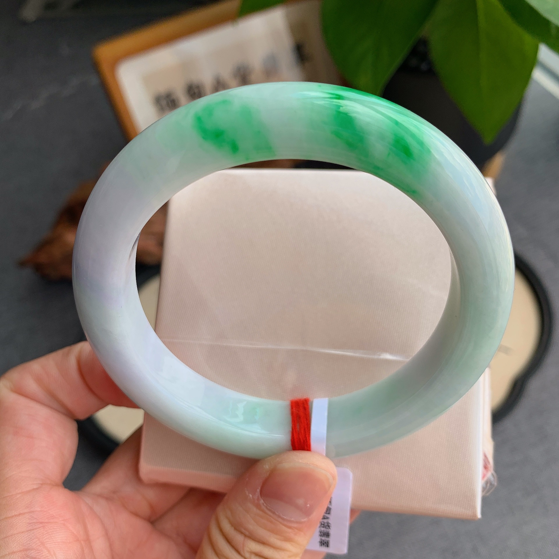 缅甸天然A货翡翠59-60圈口糯化种春带彩阳绿手镯女款072