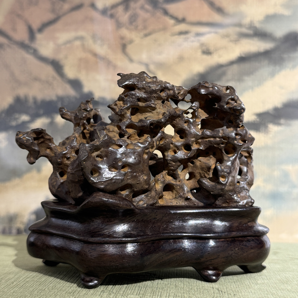 太湖水石香炉 呈现浮云仙山之景的雅致香炉