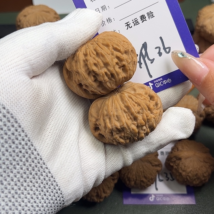 白***宝文玩核桃把件文玩36