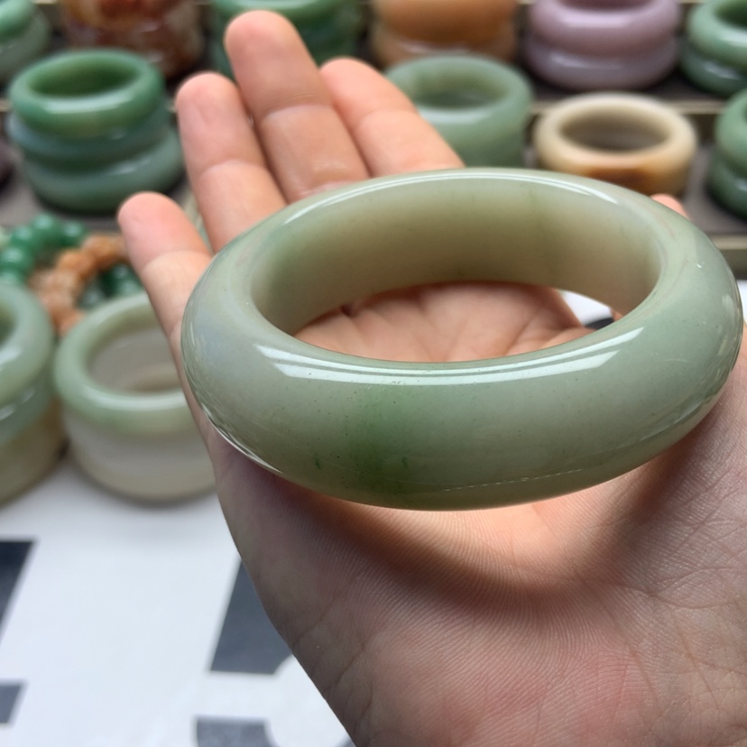 【闪购商品】石英质玉手镯合金暖