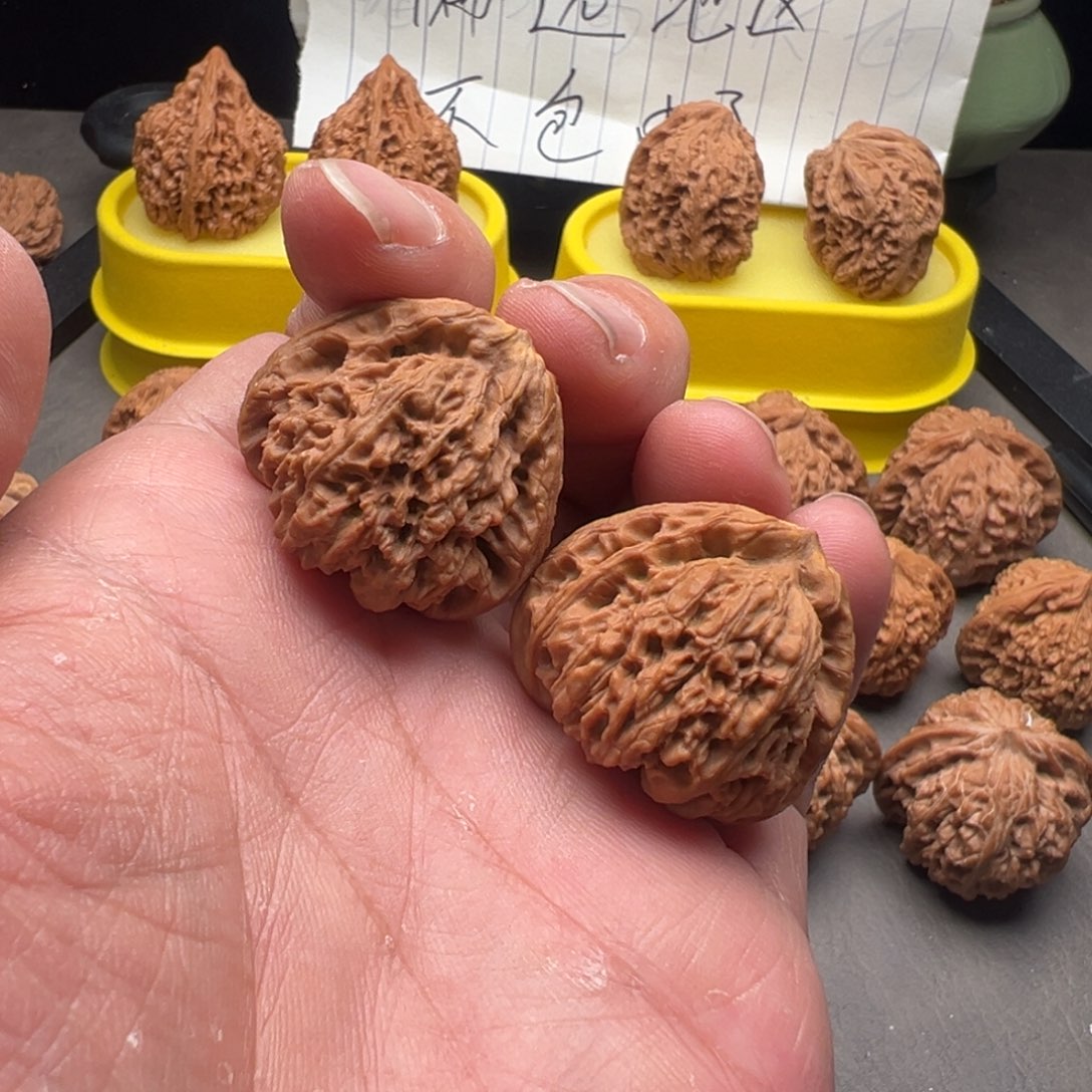 文玩核桃把件南疆石小佛肚33