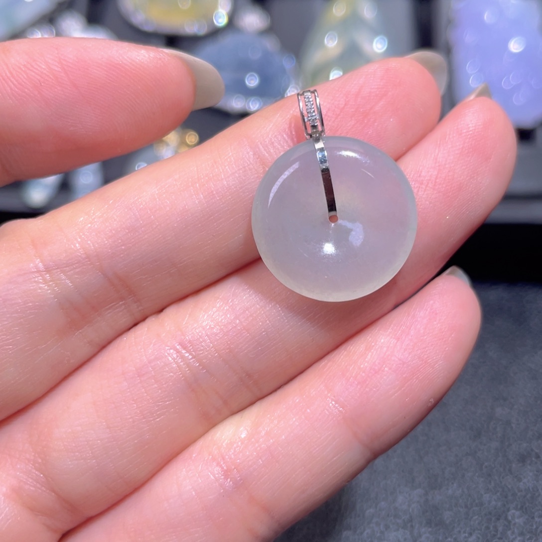 颈饰18K金镶嵌翡翠翡翠