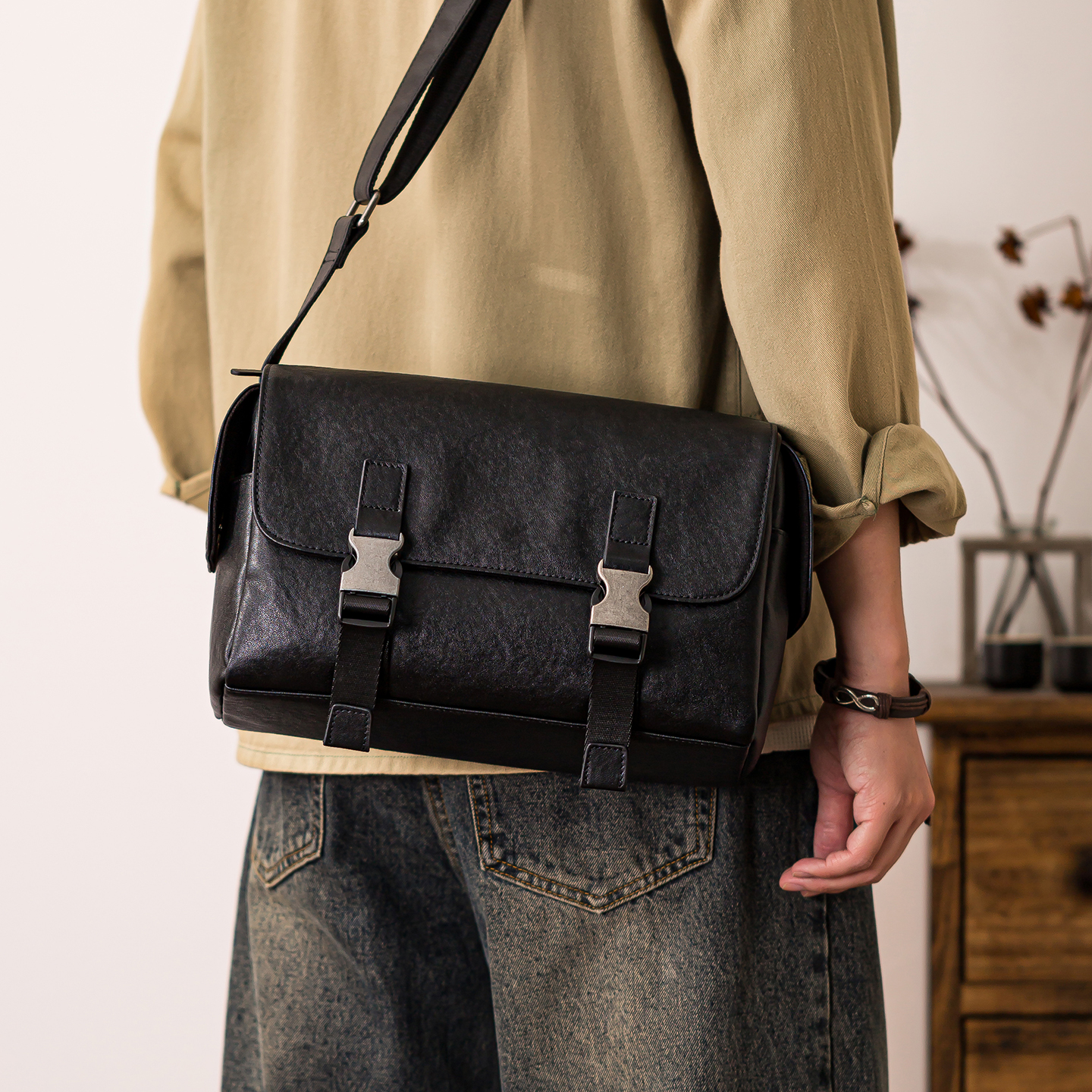 后步原创真皮邮差包相机包枕头包横款方形男士牛皮通勤单肩斜跨包