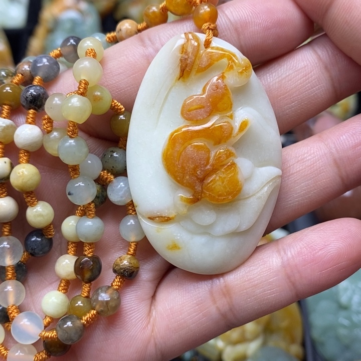 蛇纹石玉吊坠未镶嵌