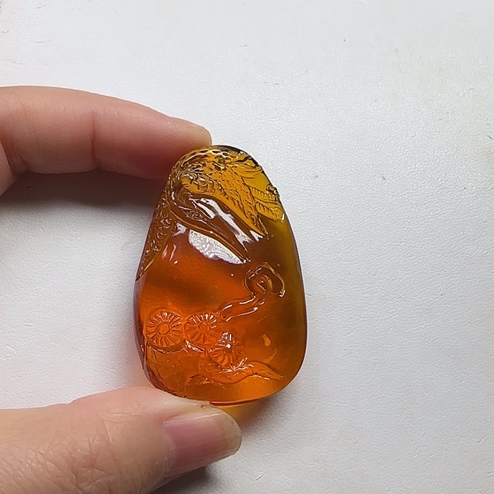 琥珀颈饰未镶嵌天然缅甸琥珀血红茶松鹤延年吊坠15克