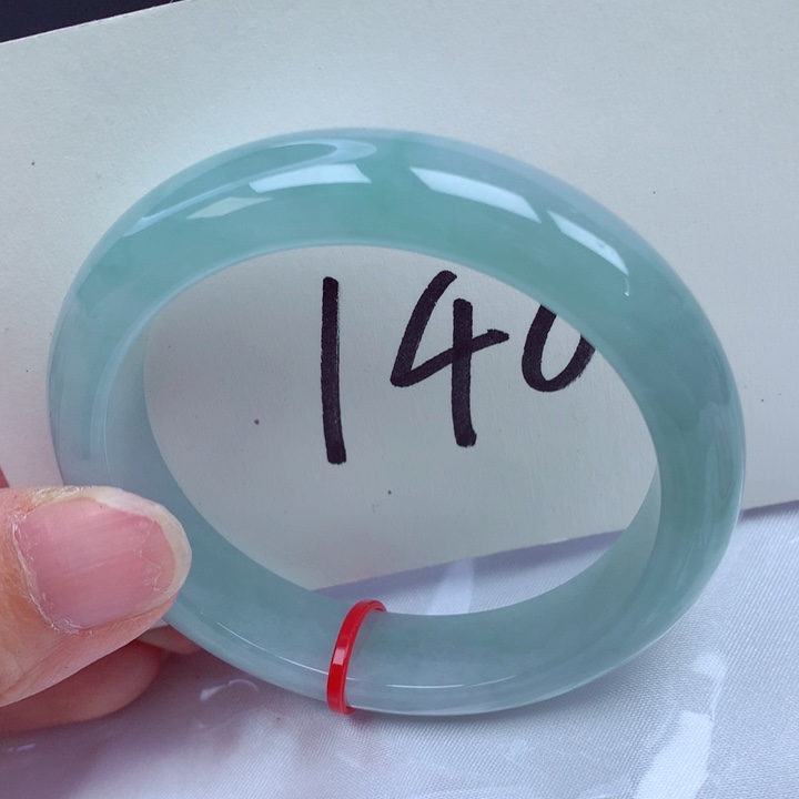 翡翠手镯未镶嵌翡翠