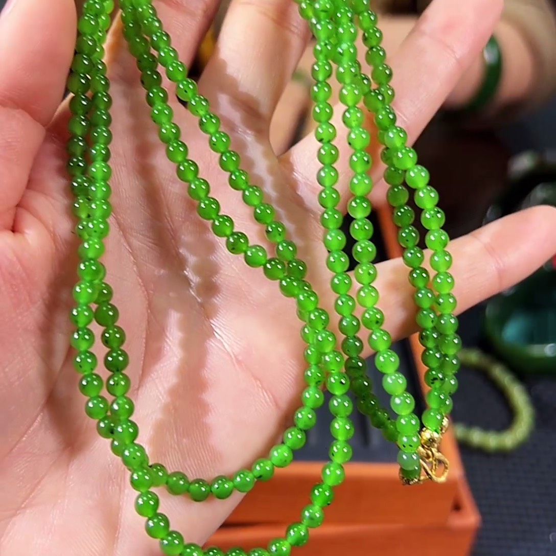 和田玉（碧玉）未镶嵌颈饰卡4发其一