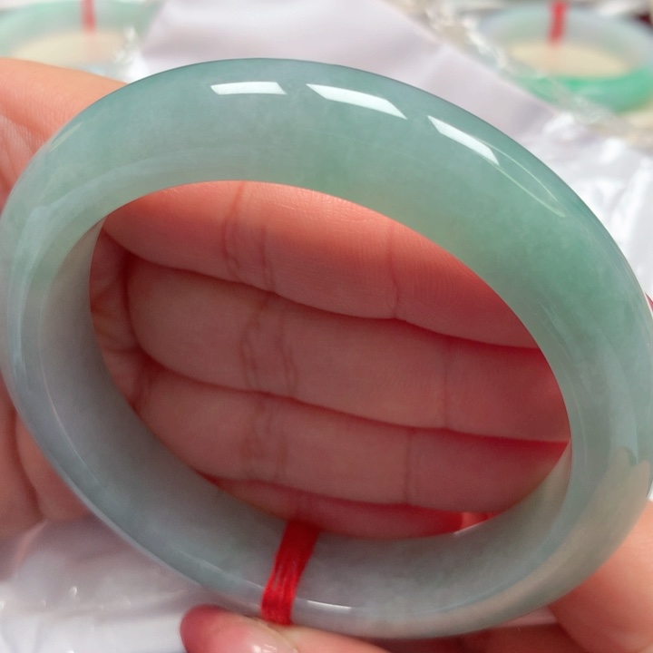 翡翠手镯未镶嵌湖水绿40