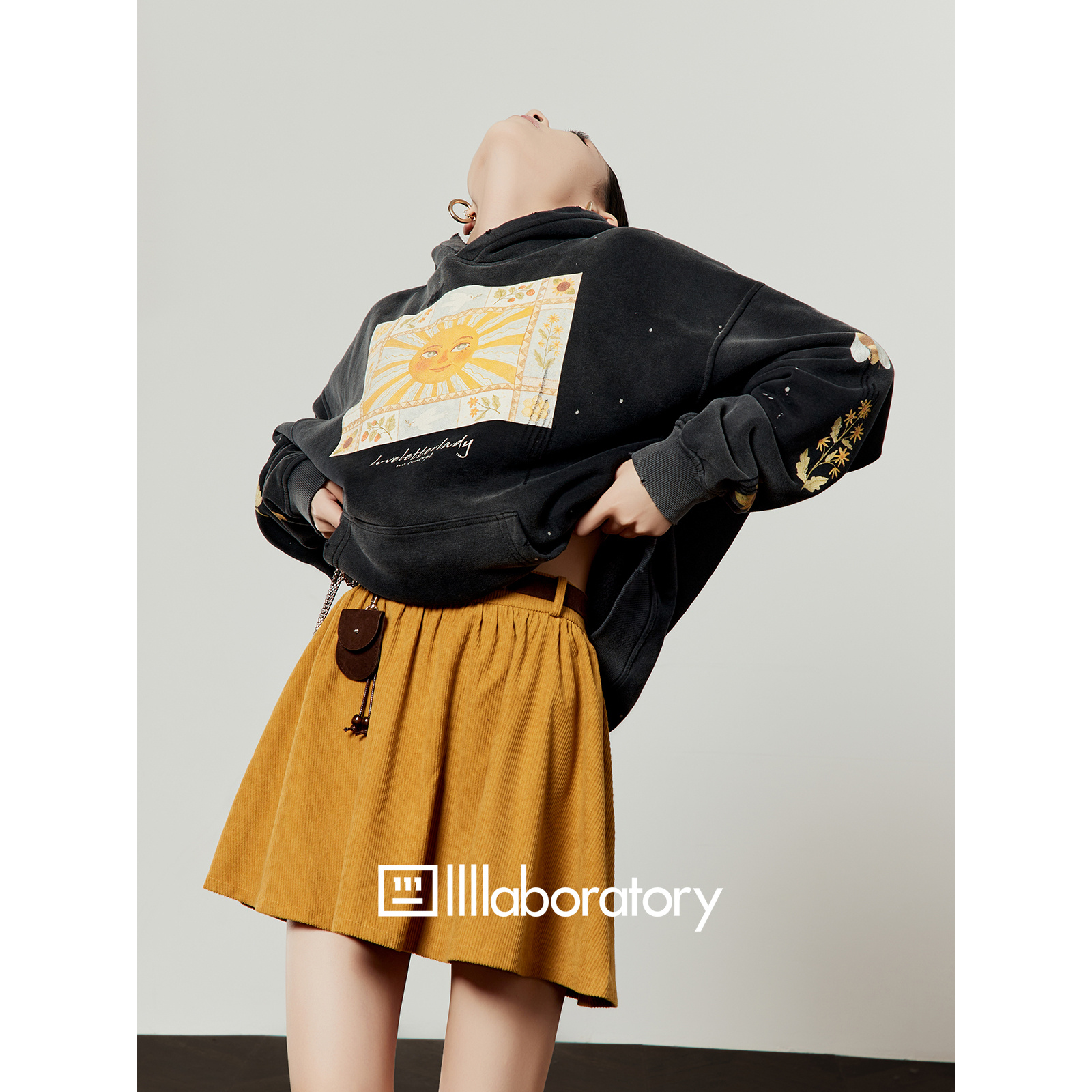 出品「太阳颂」黑色加绒卫衣女2025秋季新款休闲风连帽上衣