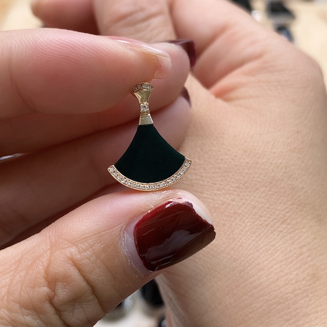 翡翠颈饰18K金镶嵌墨翠