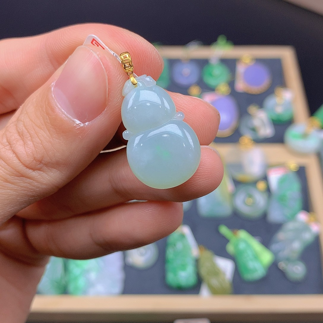 翡翠颈饰18K金镶嵌翡翠