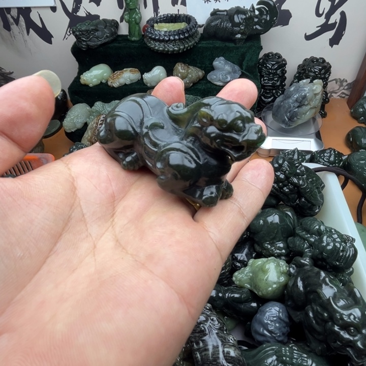 和田玉未镶嵌把件